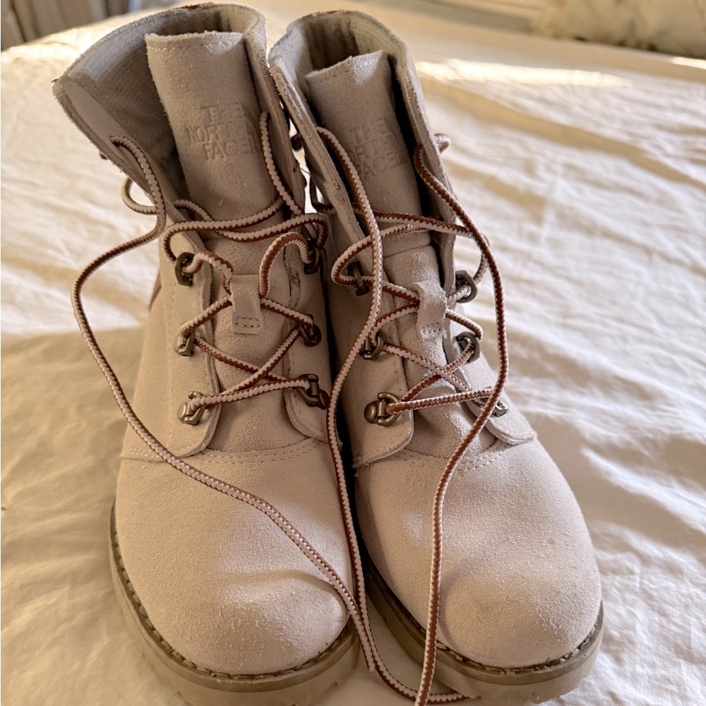 North Face Suede booties sz 6